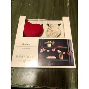 Target Threshold NWT Garland Felt Hearts and Roses Valentine's Day 6ft